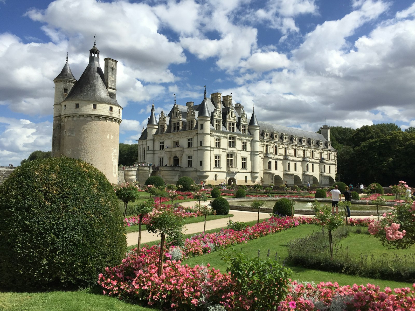 The Château de Chenonceau and its flower gardens